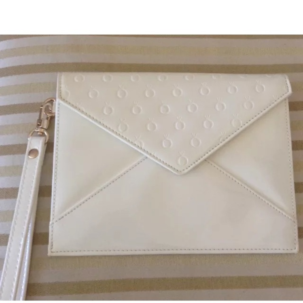 NWOT Pandora Cream Clutch Wristlet Purse. - Picture 1 of 8